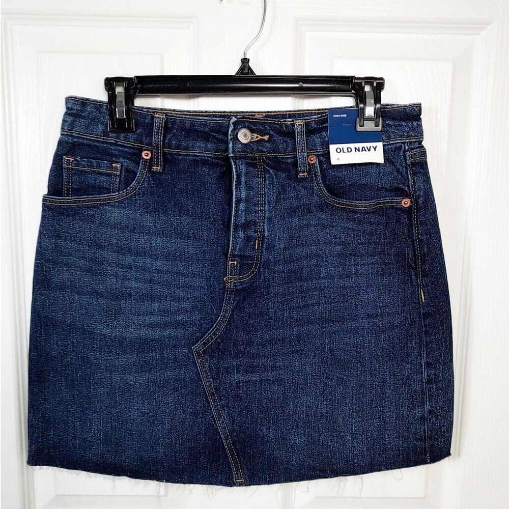 NWT Old Navy Women's High Rise Blue Denim Skirt Size 4 Raw Hem